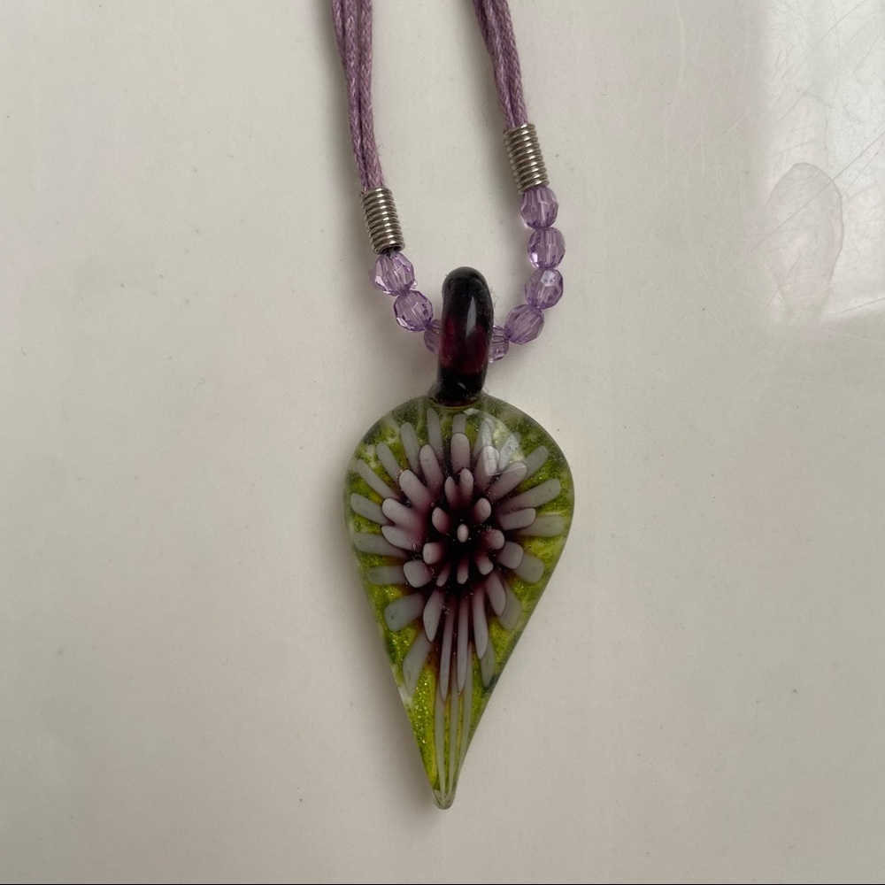Charming Charlie Flower Pendant Necklace